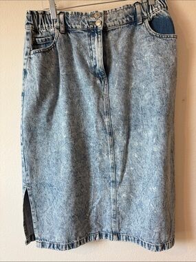 Denim skirt acid washed